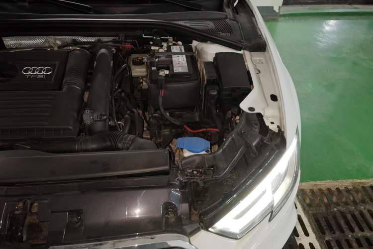 Used Audi A3 2017 Limousine 35 TFSI Fashion Model Engine Bay Left