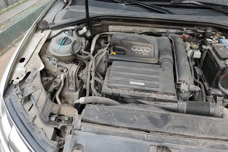 Used Audi A3 2017 Limousine 35 TFSI Fashion Model Engine Bay Right