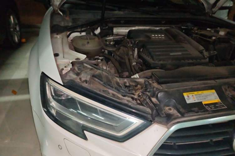 Used Audi A3 2017 Limousine 35 TFSI Sport Edition Engine Bay Right