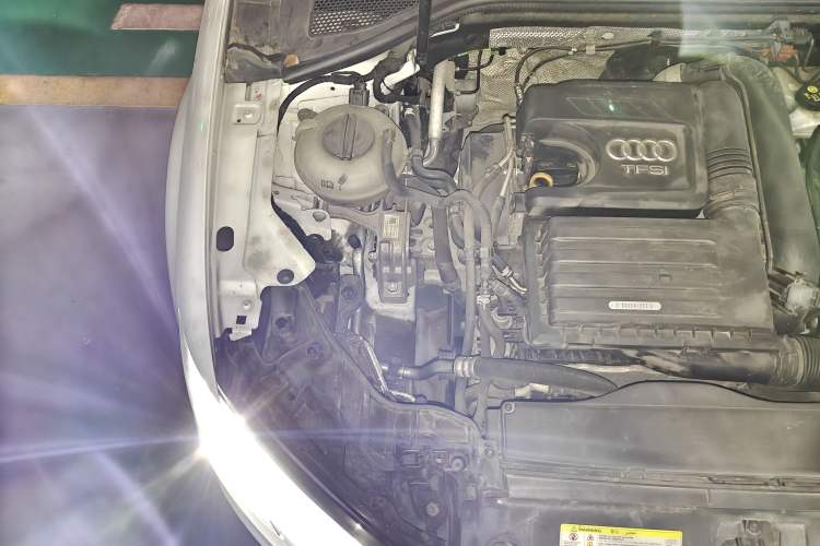Used Audi A3 2017 Limousine 35 TFSI Style Edition Engine Bay Right