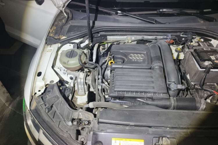 Used Audi A3 2017 Limousine 35 TFSI Fashion Model Engine Bay Right