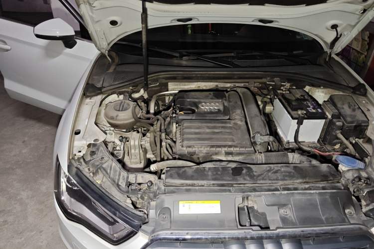 Used Audi A3 2017 Limousine 35 TFSI Fashion Model Engine Bay Right