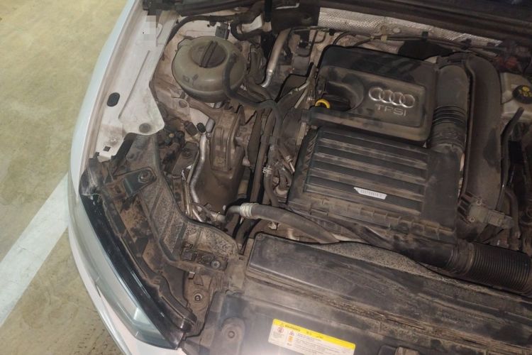 Used Audi A3 2017 Limousine 35 TFSI Style Edition Engine Bay Right