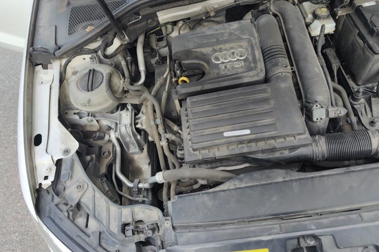 Used Audi A3 2017 Limousine 35 TFSI Fashion Model Engine Bay Right