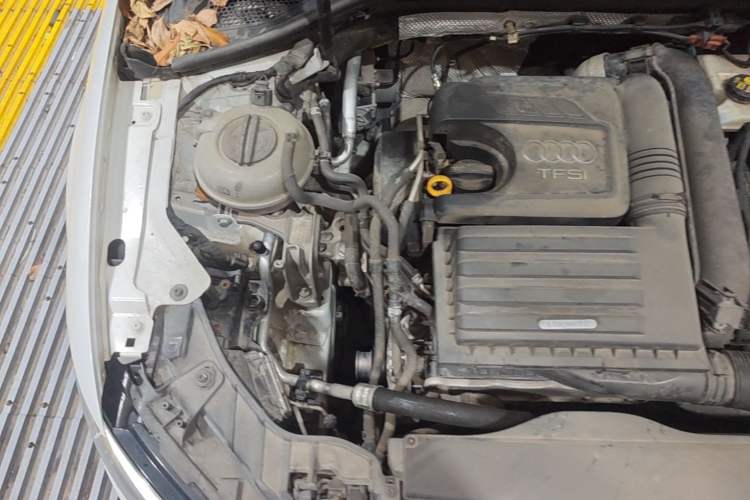 Used Audi A3 2017 Limousine 35 TFSI Sport Edition Engine Bay Right