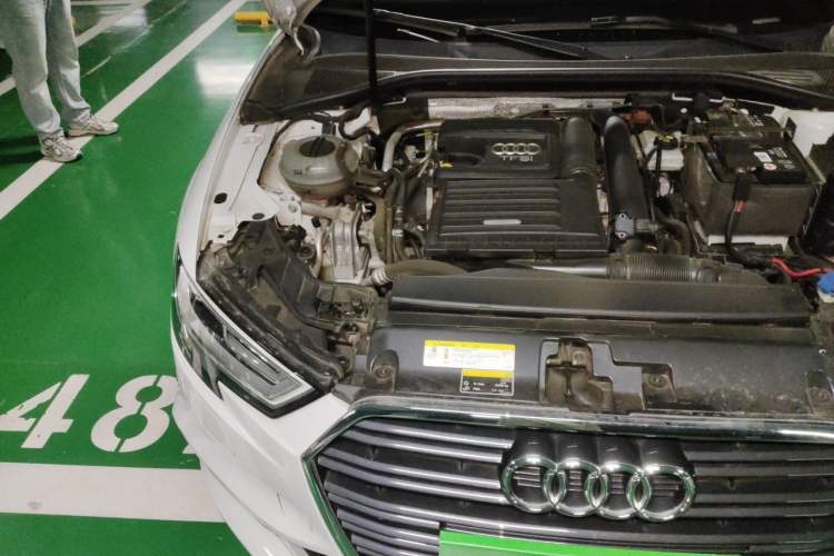 Used Audi A3 2017 Limousine 35 TFSI Sport Edition Engine Bay Right