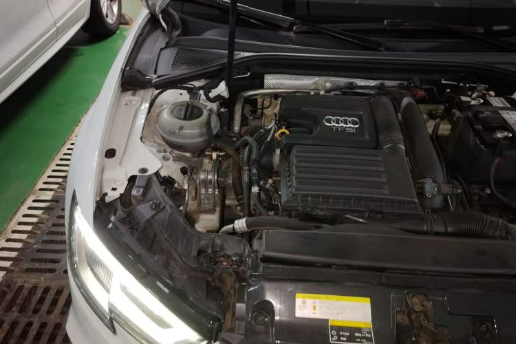 Used Audi A3 2017 Limousine 35 TFSI Fashion Model Engine Bay Right