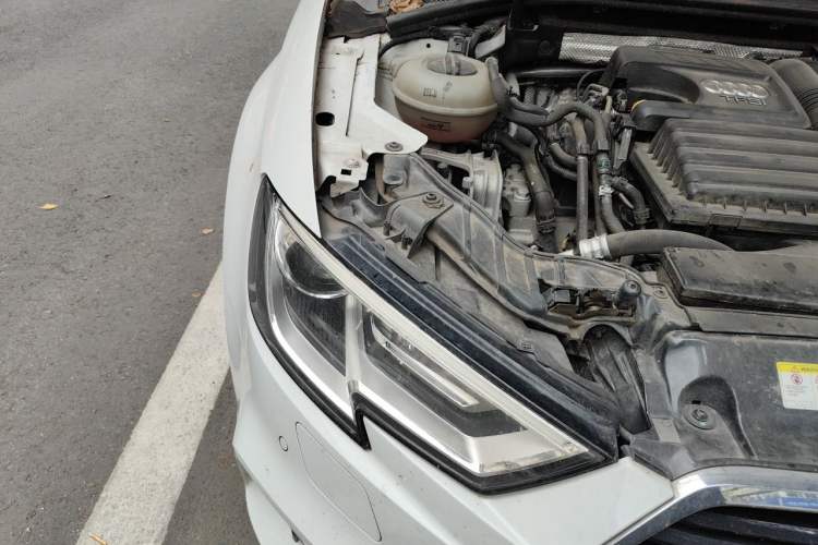 Used Audi A3 2017 Limousine 35 TFSI Fashion Model Engine Bay Right