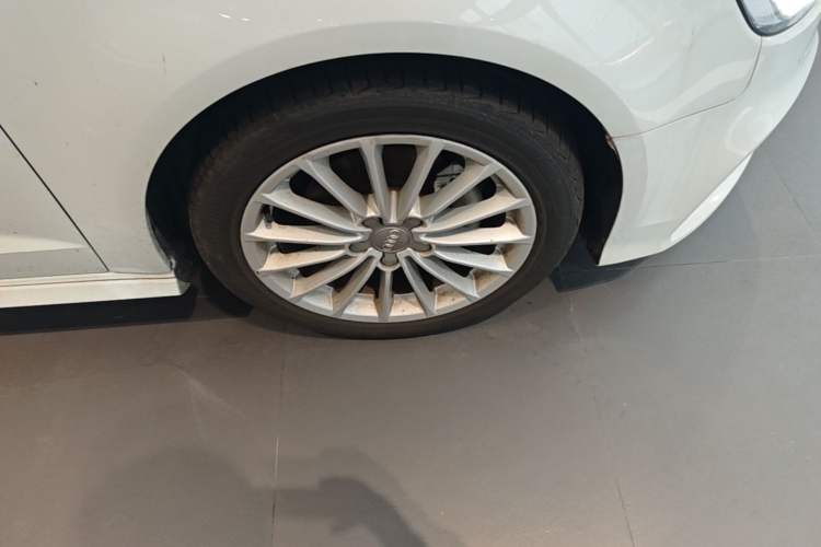 Used Audi A3 2017 Sportback 35 TFSI Fashion Model Exterior 4