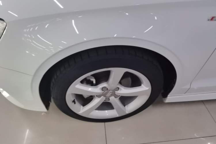 Used Audi A3 2017 Limousine 35 TFSI Fashion Model Exterior 4