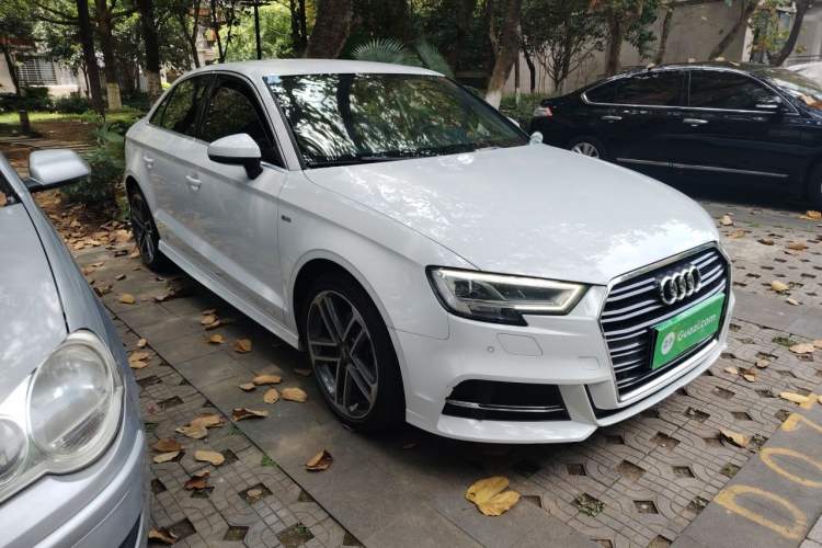 Used Audi A3 2017 Limousine 35 TFSI Ambition Edition Front Right 45 Deg