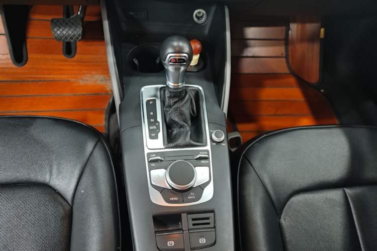 Used Audi A3 2017 Limousine 35 TFSI Ambition Edition Gear Lever