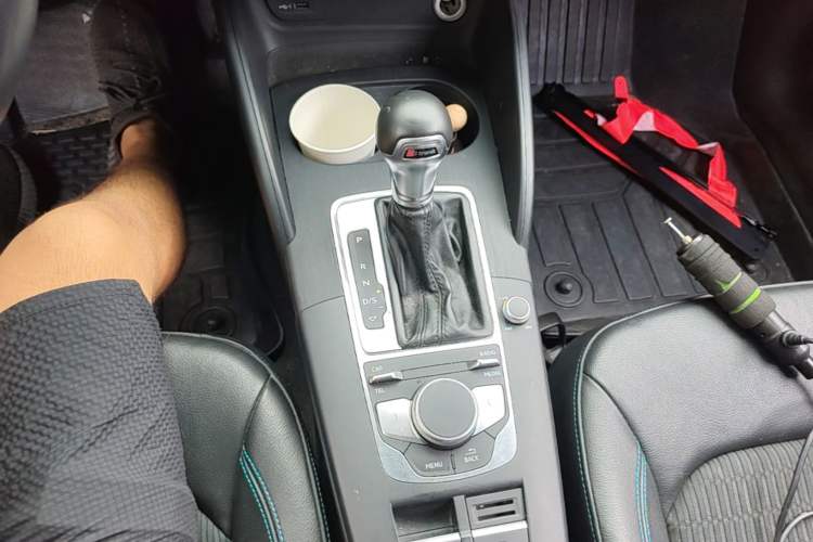 Used Audi A3 2017 Limousine 35 TFSI Fashion Model Gear Lever