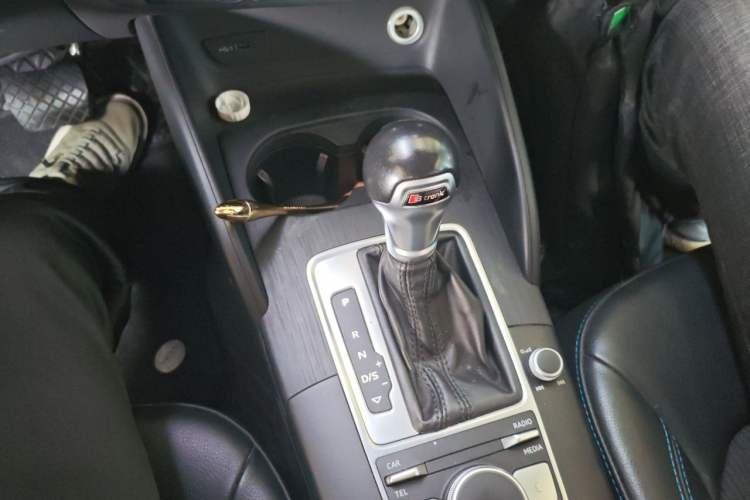 Used Audi A3 2017 Limousine 35 TFSI Fashion Model Gear Lever