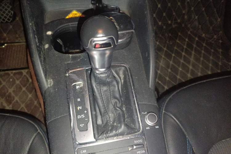 Used Audi A3 2017 Limousine 35 TFSI Fashion Model Gear Lever