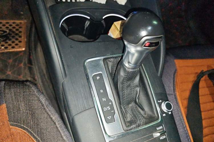 Used Audi A3 2017 Limousine 35 TFSI Sport Edition Gear Lever