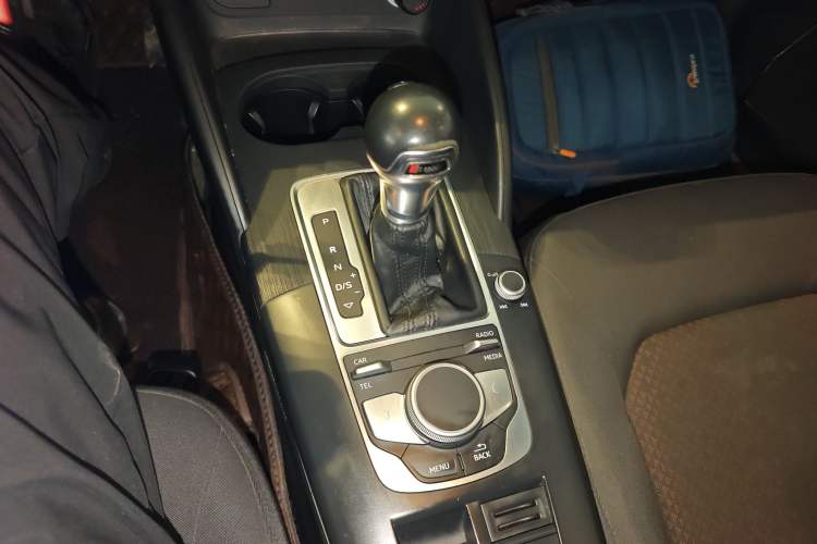Used Audi A3 2017 Limousine 35 TFSI Ambition Edition Gear Lever