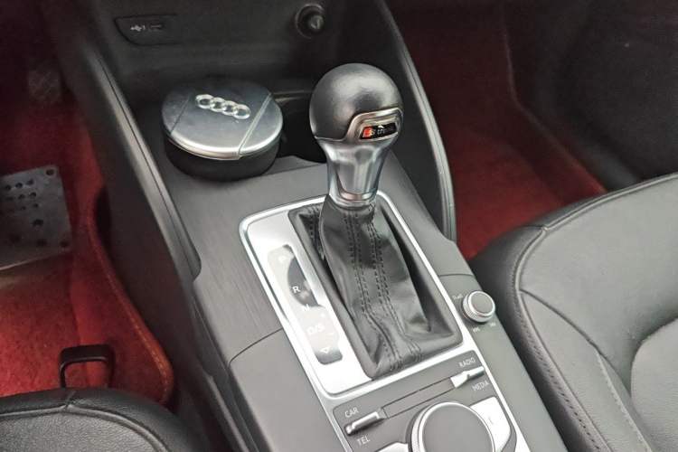 Used Audi A3 2017 Limousine 35 TFSI Ambition Edition Gear Lever
