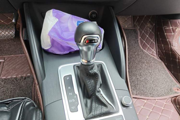 Used Audi A3 2017 Limousine 35 TFSI Fashion Model Gear Lever