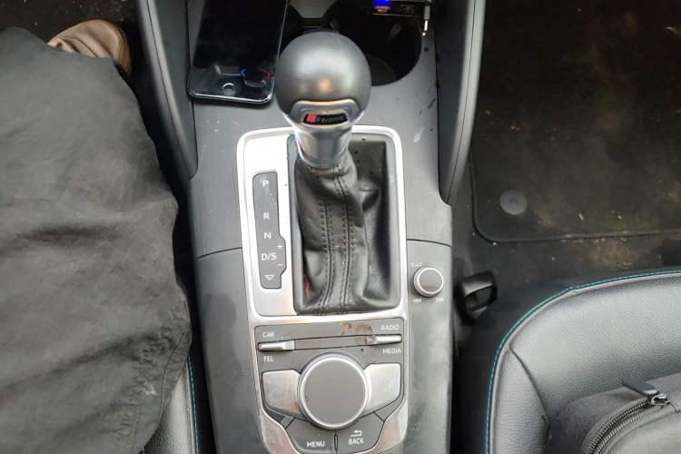 Used Audi A3 2017 Limousine 35 TFSI Ambition Edition Gear Lever