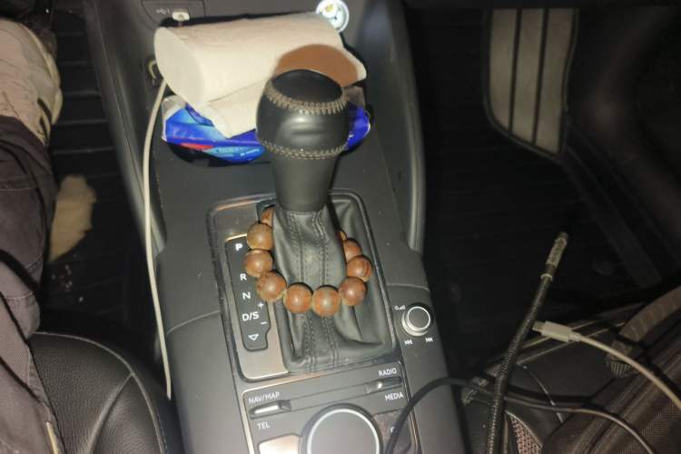 Used Audi A3 2017 Limousine 35 TFSI Fashion Model Gear Lever
