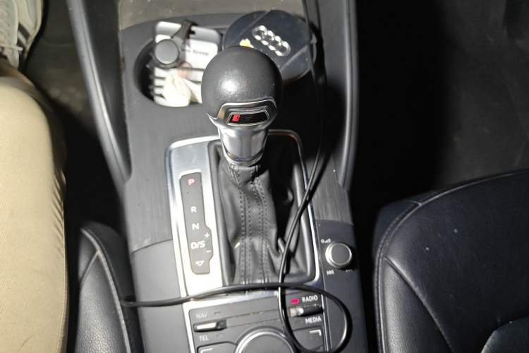 Used Audi A3 2017 Limousine 35 TFSI Fashion Model Gear Lever