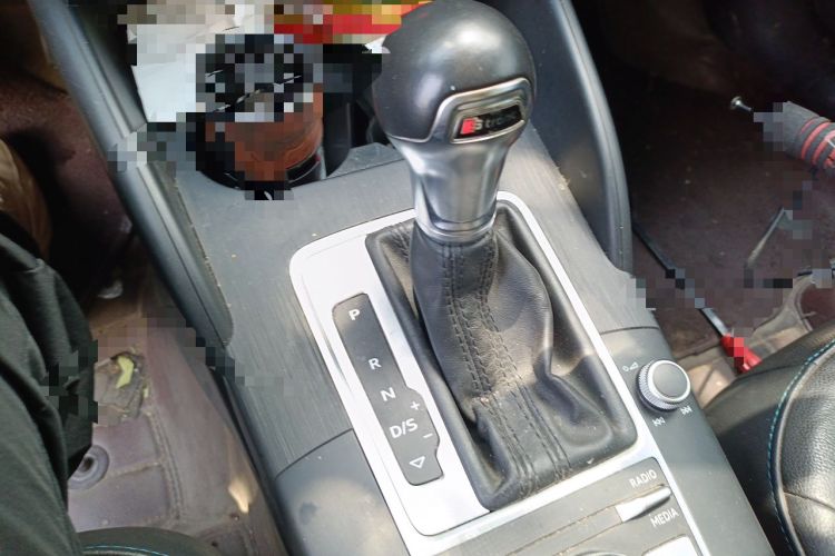 Used Audi A3 2017 Limousine 35 TFSI Fashion Model Gear Lever