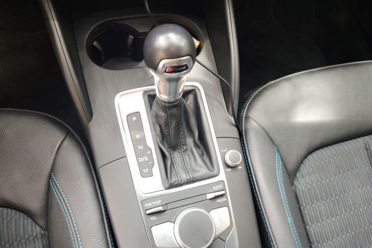 Used Audi A3 2017 Limousine 35 TFSI Ambition Edition Gear Lever