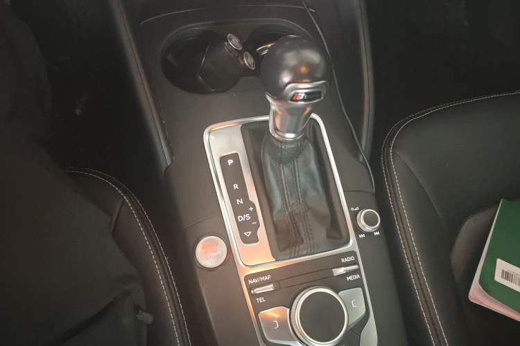 Used Audi A3 2017 Limousine 35 TFSI Ambition Edition Gear Lever