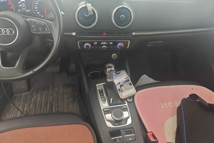 Used Audi A3 2017 Limousine 35 TFSI Style Edition Gear Lever