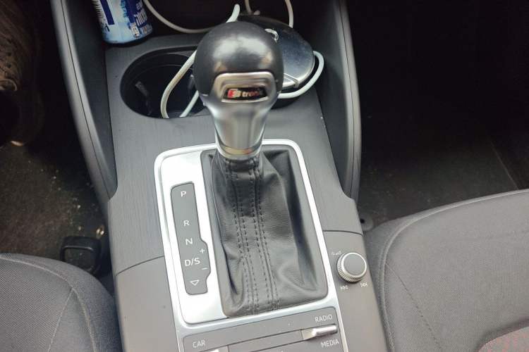 Used Audi A3 2017 Limousine 35 TFSI Ambition Edition Gear Lever