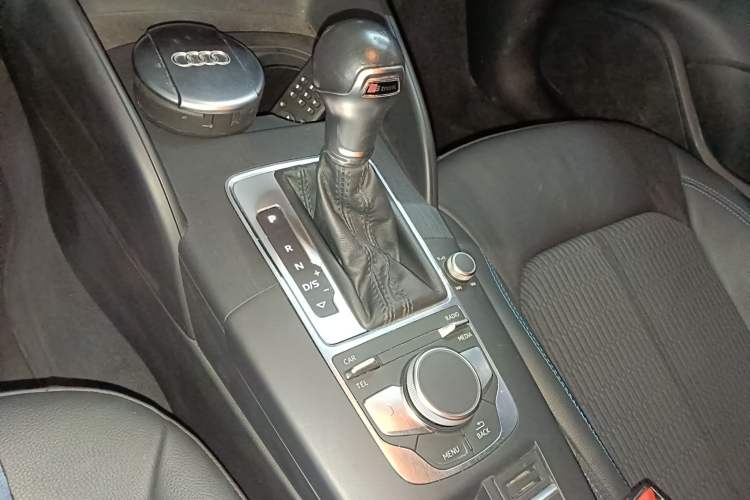 Used Audi A3 2017 Limousine 35 TFSI Fashion Model Gear Lever