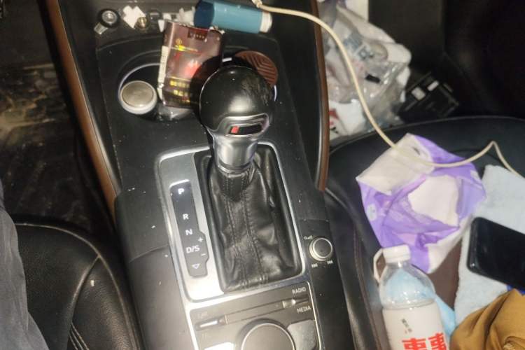 Used Audi A3 2017 Limousine 35 TFSI Style Edition Gear Lever