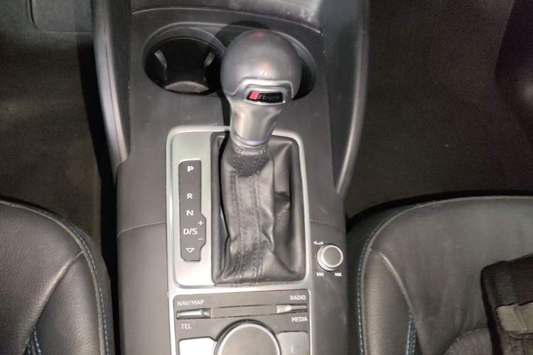 Used Audi A3 2017 Limousine 35 TFSI Fashion Model Gear Lever