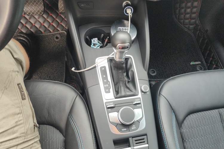 Used Audi A3 2017 Limousine 35 TFSI Fashion Model Gear Lever