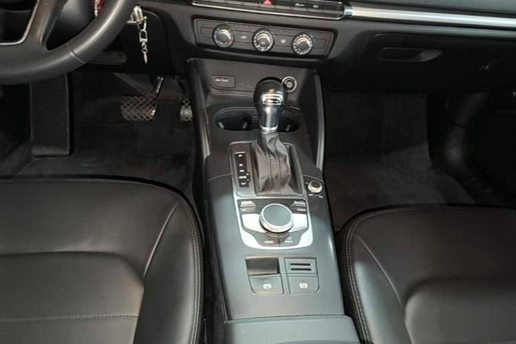 Used Audi A3 2017 Limousine 35 TFSI Ambition Edition Gear Lever
