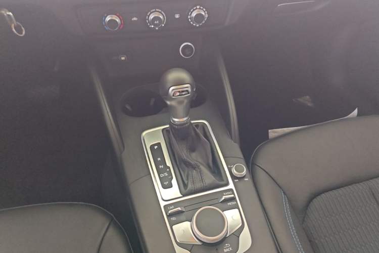 Used Audi A3 2017 Sportback 35 TFSI Fashion Model Gear Lever