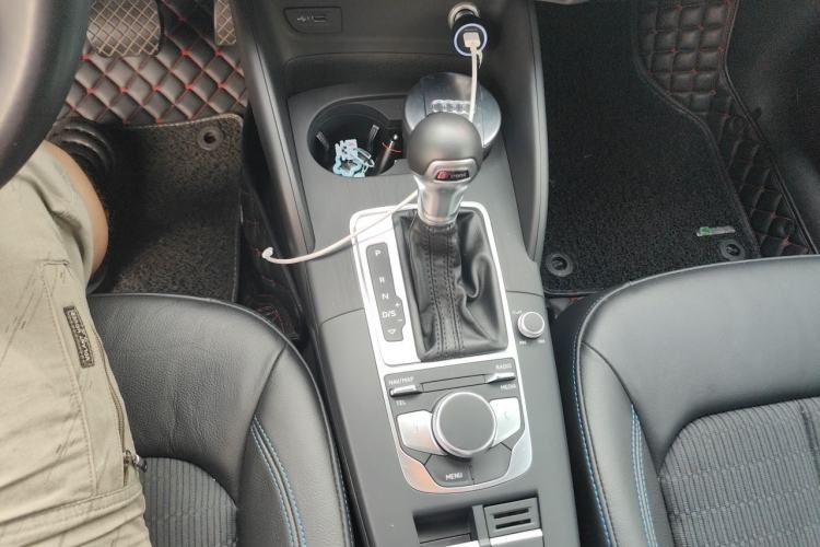 Used Audi A3 2017 Limousine 35 TFSI Fashion Model Gear Lever