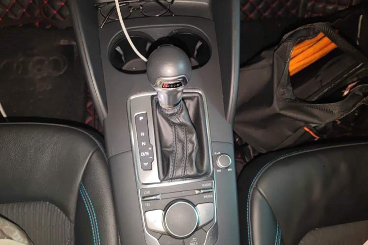 Used Audi A3 2017 Limousine 35 TFSI Fashion Model Gear Lever
