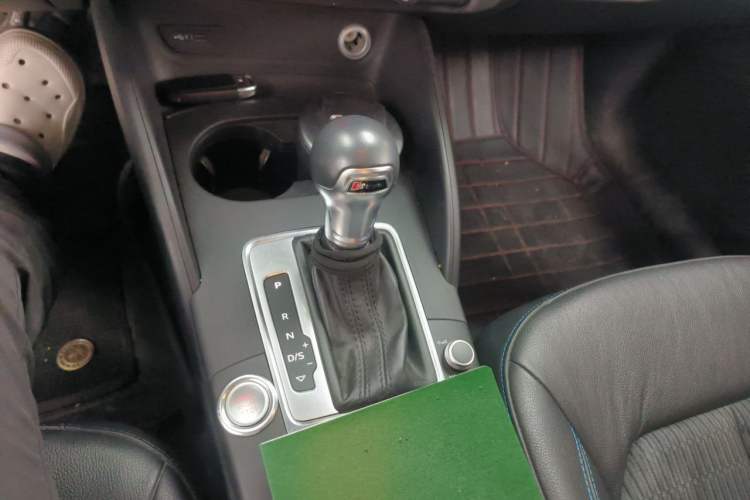 Used Audi A3 2017 Limousine 35 TFSI Fashion Model Gear Lever