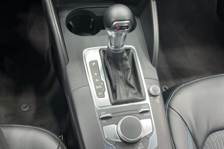 Used Audi A3 2017 Limousine 35 TFSI Fashion Model Gear Lever