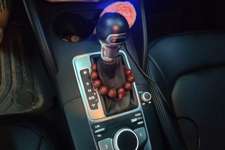 Used Audi A3 2017 Limousine 35 TFSI Ambition Edition Gear Lever
