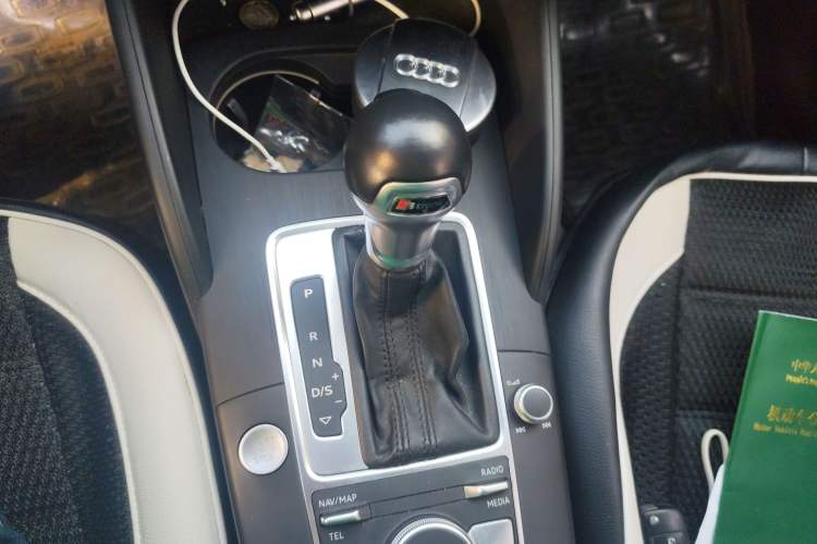 Used Audi A3 2017 Limousine 35 TFSI Sport Edition Gear Lever