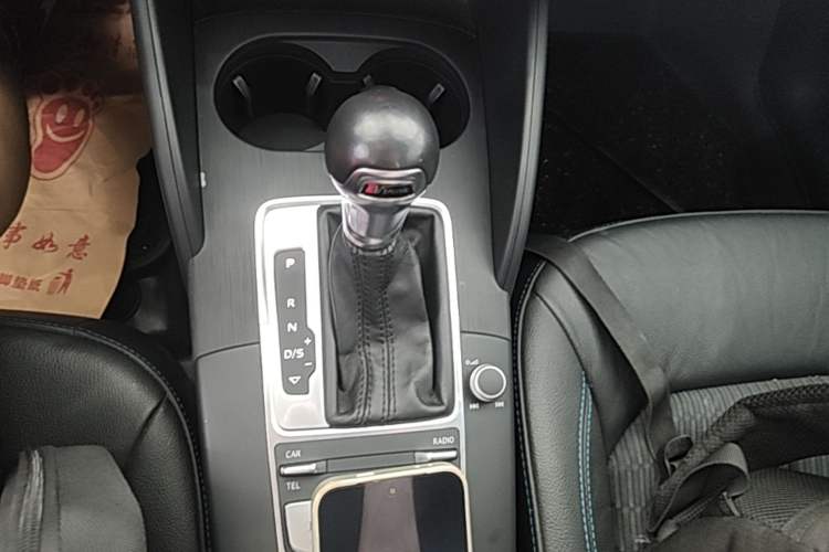 Used Audi A3 2017 Limousine 35 TFSI Fashion Model Gear Lever