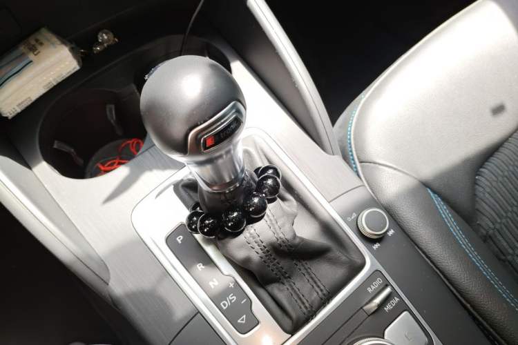 Used Audi A3 2017 Limousine 35 TFSI Fashion Model Gear Lever