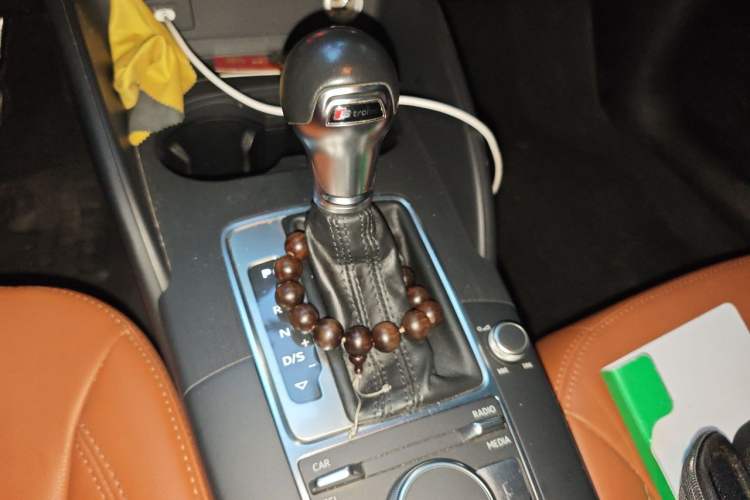 Used Audi A3 2017 Limousine 35 TFSI Fashion Model Gear Lever