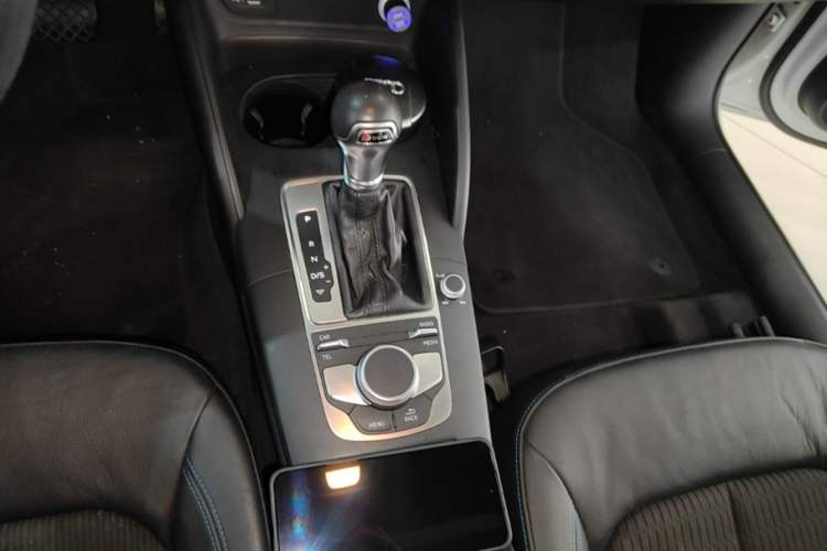Used Audi A3 2017 Limousine 35 TFSI Fashion Model Gear Lever