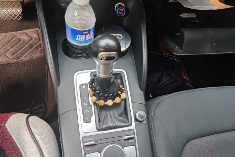 Used Audi A3 2017 Limousine 35 TFSI Ambition Edition Gear Lever