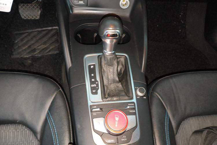 Used Audi A3 2017 Limousine 35 TFSI Fashion Model Gear Lever