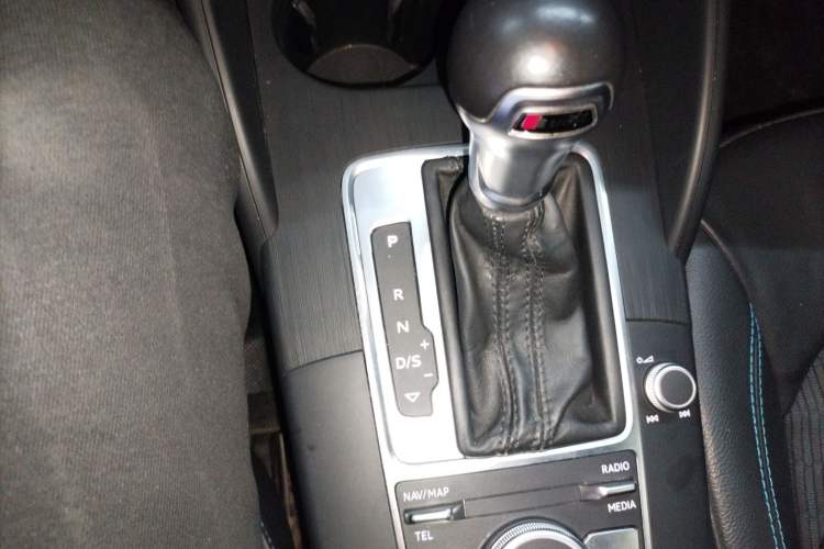 Used Audi A3 2017 Limousine 35 TFSI Fashion Model Gear Lever